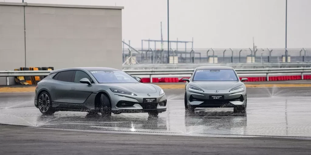 Fenomena 'Duel Dua Kutub' Otomotif 2026: Antara BYD yang Menggila di 4 Besar, Honda yang Tersungkur 44%, atau Awal dari Akhir Dominasi 30 Tahun?